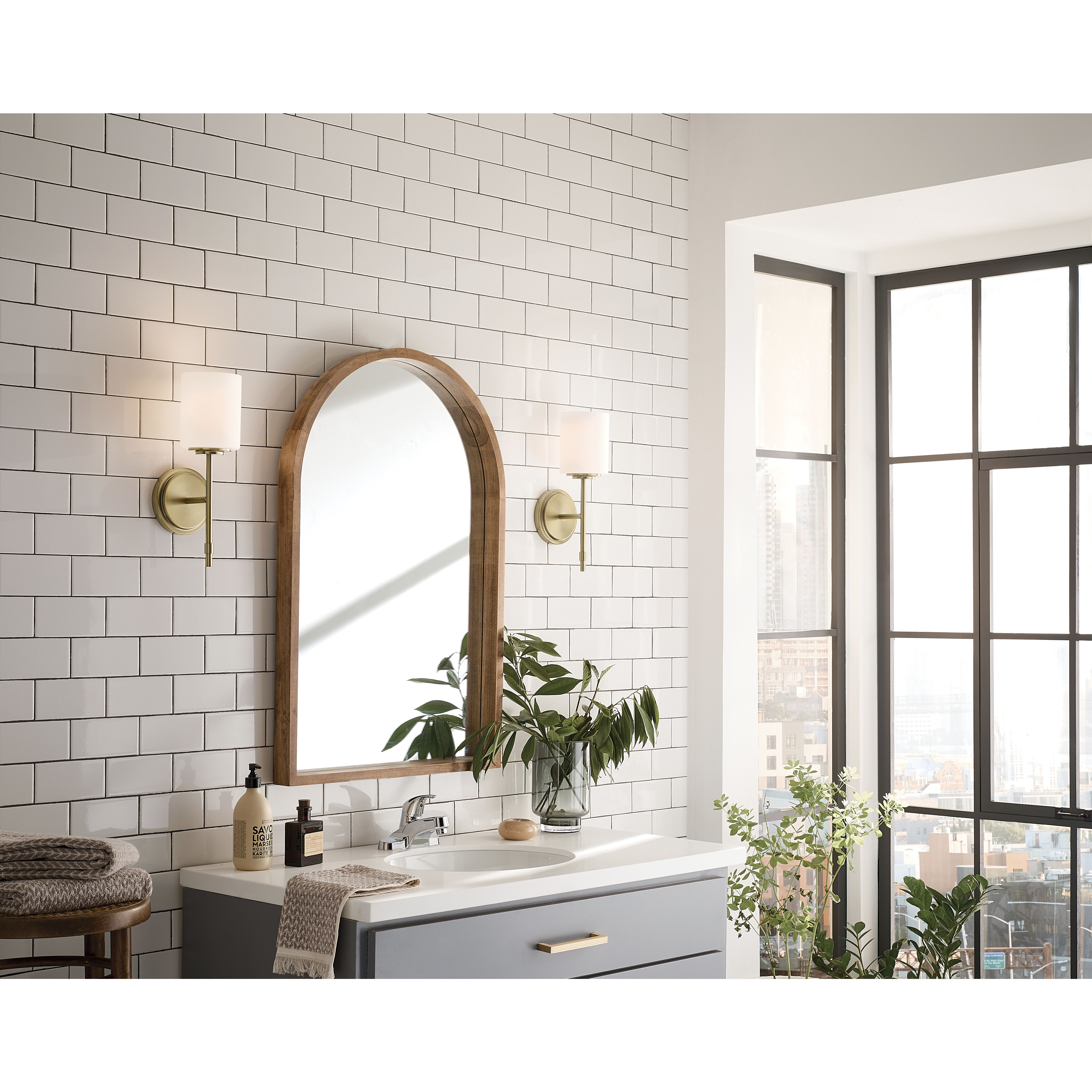 Ali Wall Sconce Wall Light in Brushed Natural Brass