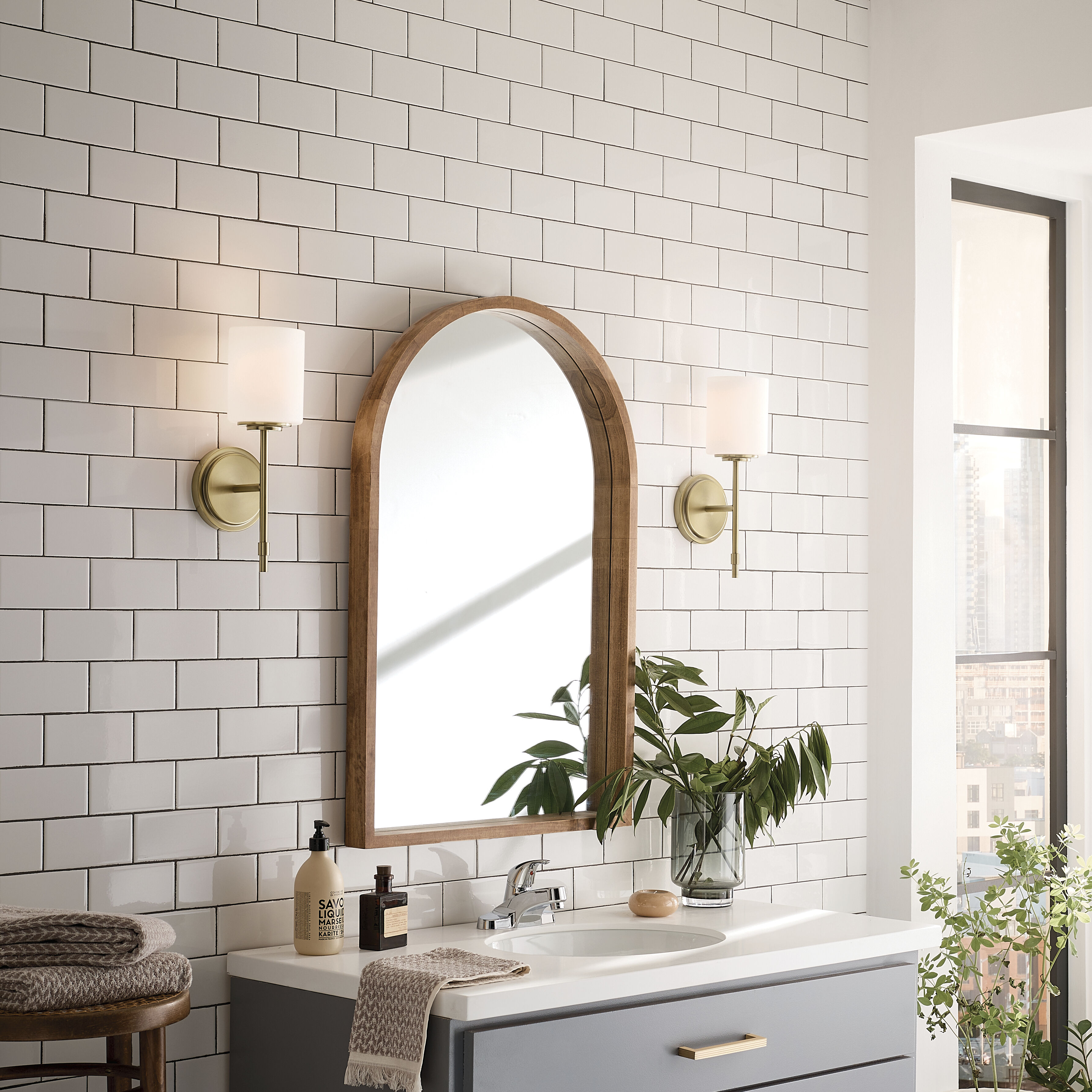 Ali Wall Sconce Wall Light in Brushed Natural Brass